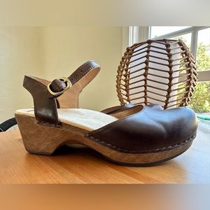 Dansko Sam (Mary Jane Style) Clogs in discontinued Teak color, Size 38